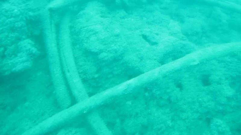 Sahilde kısıtlamalar esnetildi, su altı yeniden çöplüğe döndü
