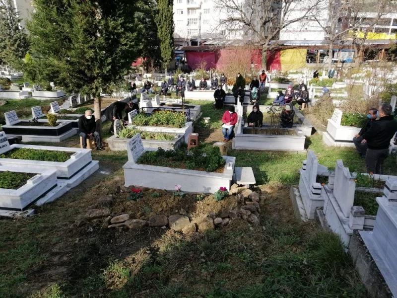 Karaöz dualarla anıldı
