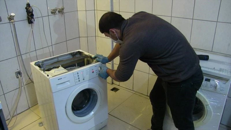 İki yıl önce kaybettikleri altını çamaşır makinesinin tıkanan borusunda buldular