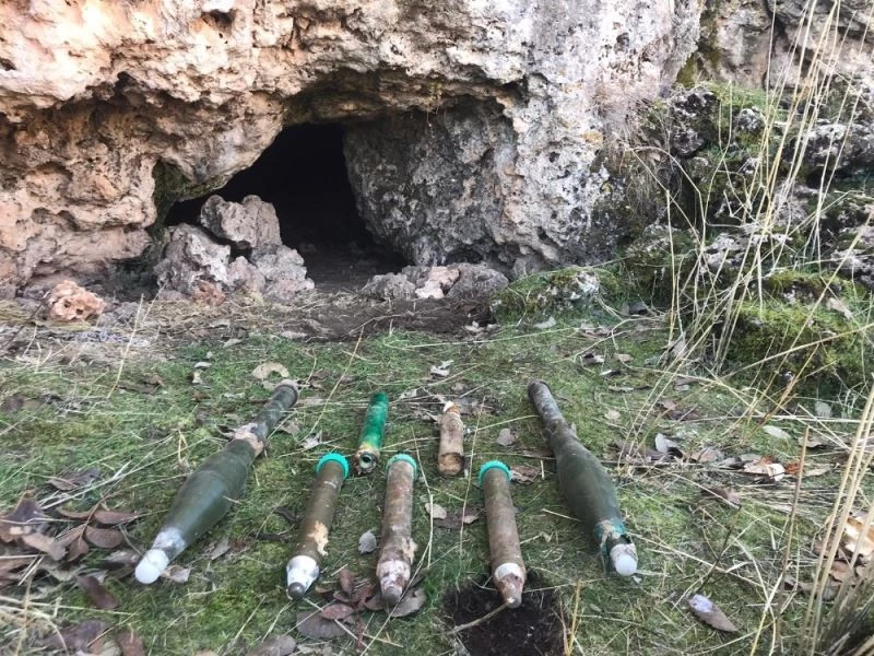 Mardin’de teröristlere ait sığınakta roketatar mühimmatı ele geçirildi
