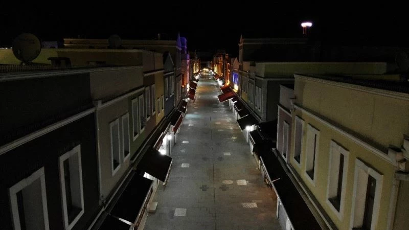 Uzun Çarşı alışveriş tarihinin en büyük tanığı olarak ayakta duruyor
