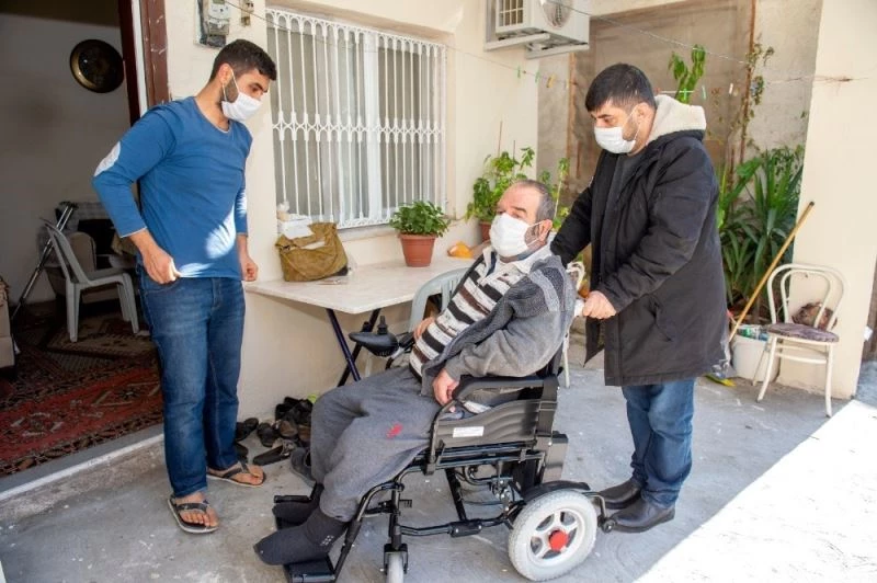 Engellilere manuel ve akülü tekerlekli sandalye dağıtıldı
