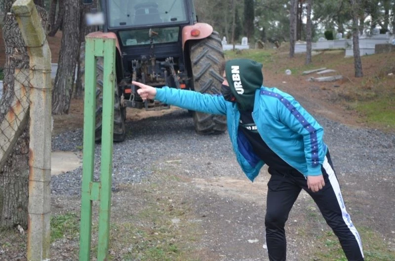 Mezarlığın kapısını çaldılar
