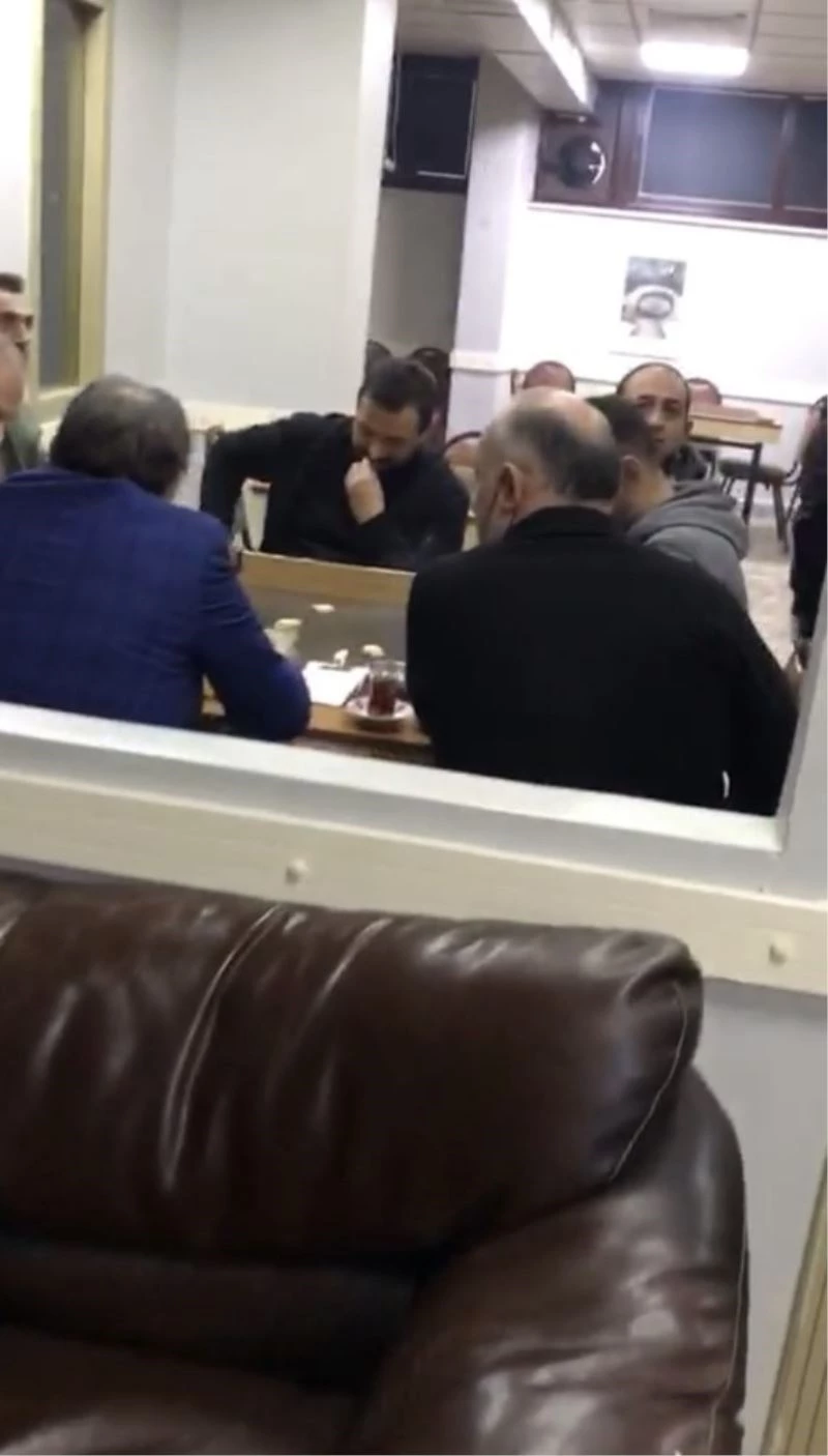 Beyoğlu’nda kepengi indirip oyun oynatan kıraathaneye baskın
