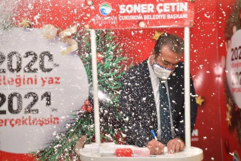 Belediyeden isteklerini dilek ağacına yazıyorlar
