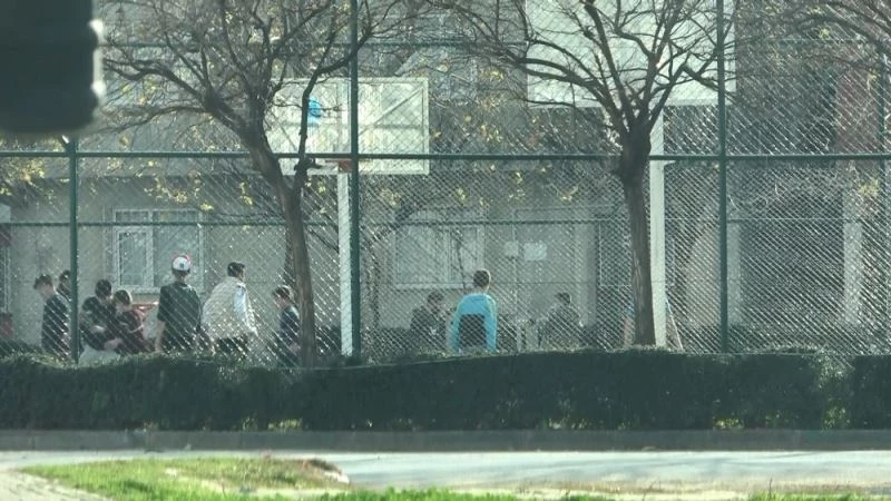 (Özel) Kısıtlamayı deldiler, maç yapıp oyunlar oynadılar
