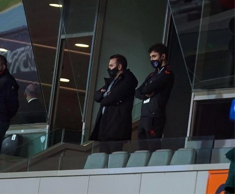 Okan Buruk, Kasımpaşa maçını locadan izliyor
