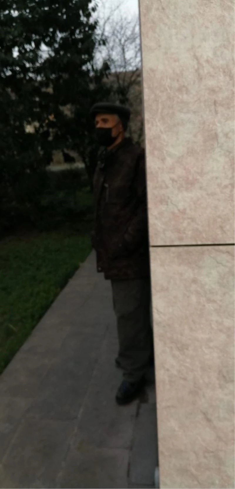 Karantinada olması gerekirken bankaya para çekmeye geldi
