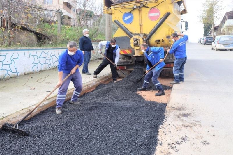Başiskele’ye hafta sonunda 120 ton asfalt kullanıldı
