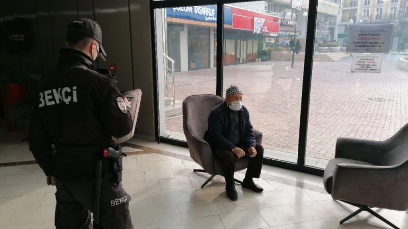 Karantinasının bitmesine 1 gün kala dışarı çıkan adam yurda yerleştirildi
