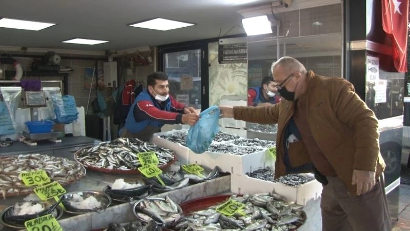 Kısıtlamada balığı özleyen tezgaha koştu
