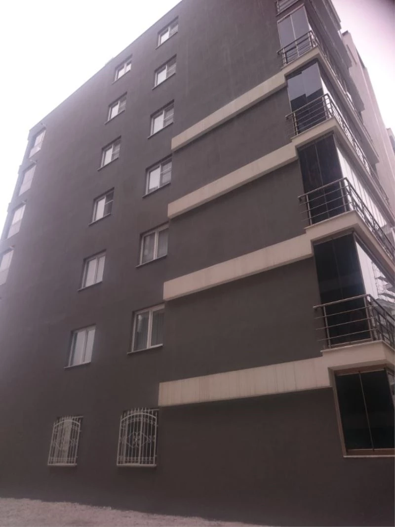 Yedinci kattan düşen kız yaşama tutunamadı
