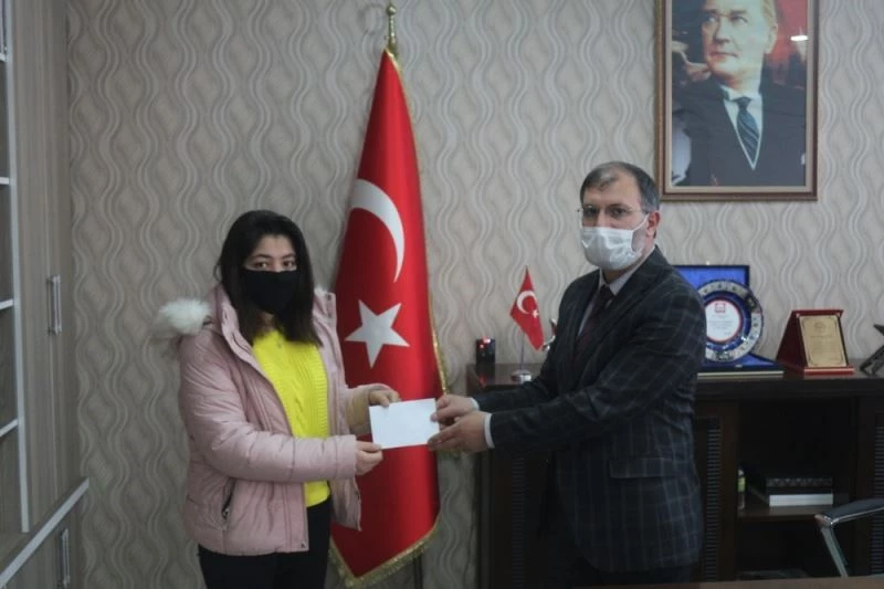 ‘Göç ve Aile’ temalı resim yarışmasında, dereceye giren katılımcılar ödüllendirildi
