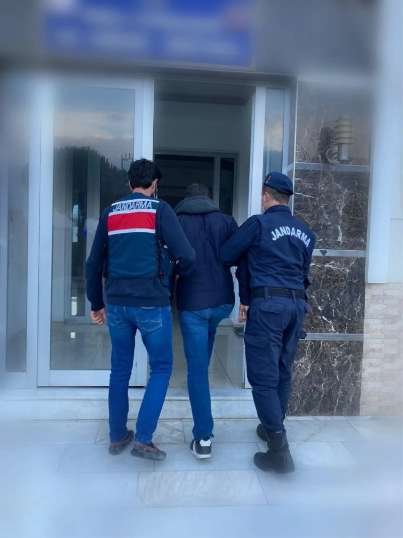 İzmir’de, jandarmadan sosyal medyada terör takibinde 6 gözaltı
