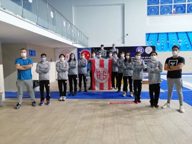Antalyaspor yüzücüleri milli takım seçmelerinde 4 rekor kırdı