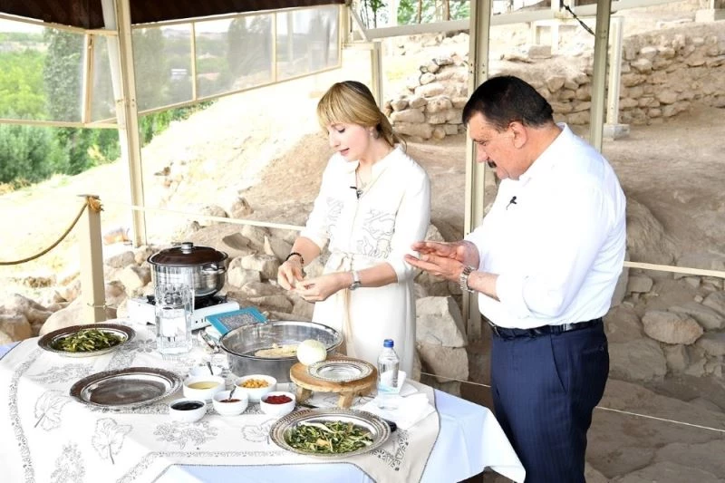 Gürkan, Malatya tarihini ve mutfak lezzetlerini tanıttı
