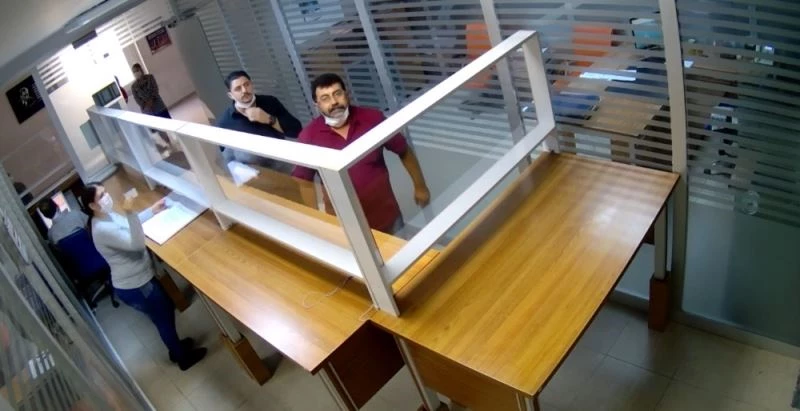 Sahte kimlik düzenleyip, dublör kullandılar, 1 milyonluk dükkanları üzerlerine geçirdiler
