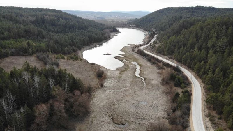 İlçenin içme suyunu besleyen göletlerde sular çekilmeye başladı
