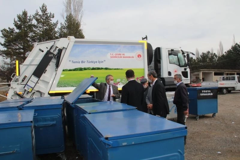 Tosya Kaymakamlığından köylere çöp konteyneri dağıtımı sürüyor
