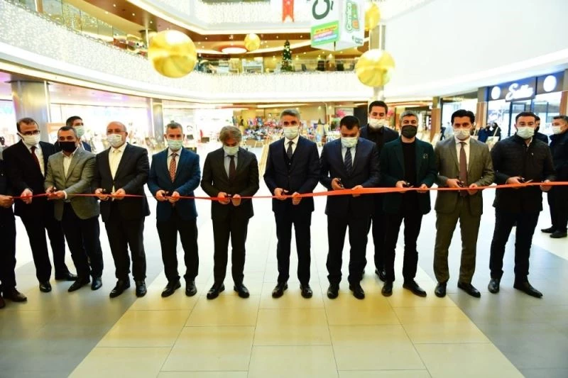 Beydağı Gençlik Merkezi’nin sergisi AVM’de açıldı
