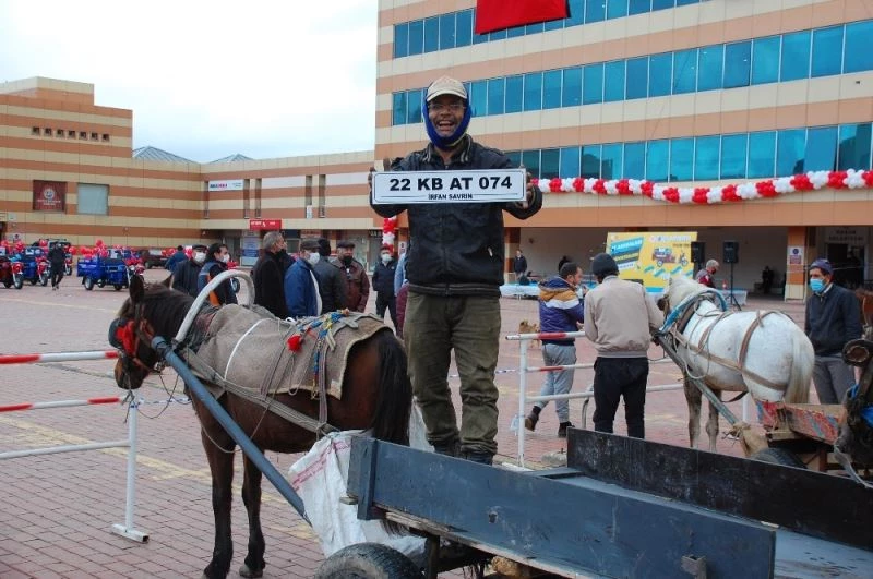 Keşan’da at arabalarının yerini triportörler aldı

