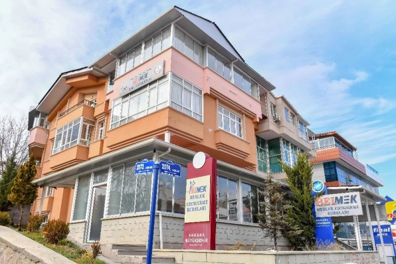 BELMEK eğitmenlerinden lösemili çocuklara el emeği göz nuru yılbaşı kıyafeti
