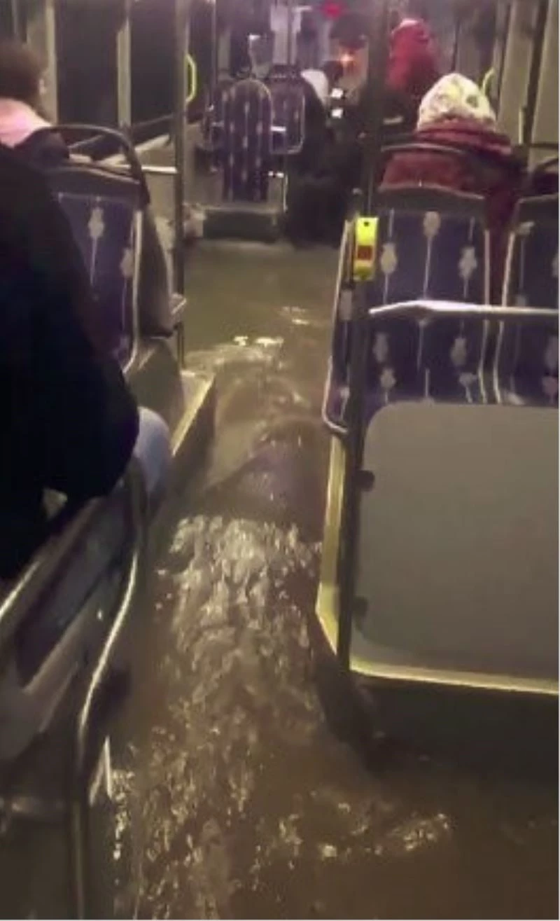 Antalya’da araç sürücülerinin kısıtlama öncesi suyla dolu yol imtihanı
