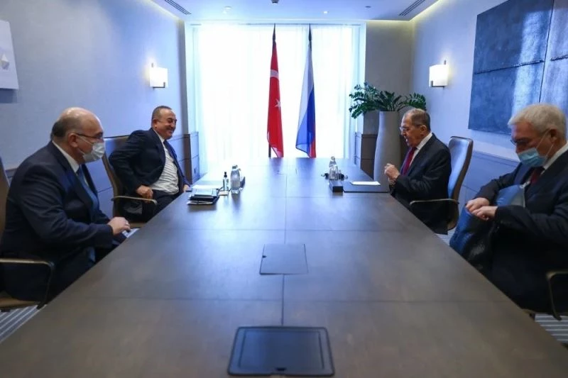 Bakan Çavuşoğlu ve Rus mevkidaşı Lavrov Soçi’de görüştü
