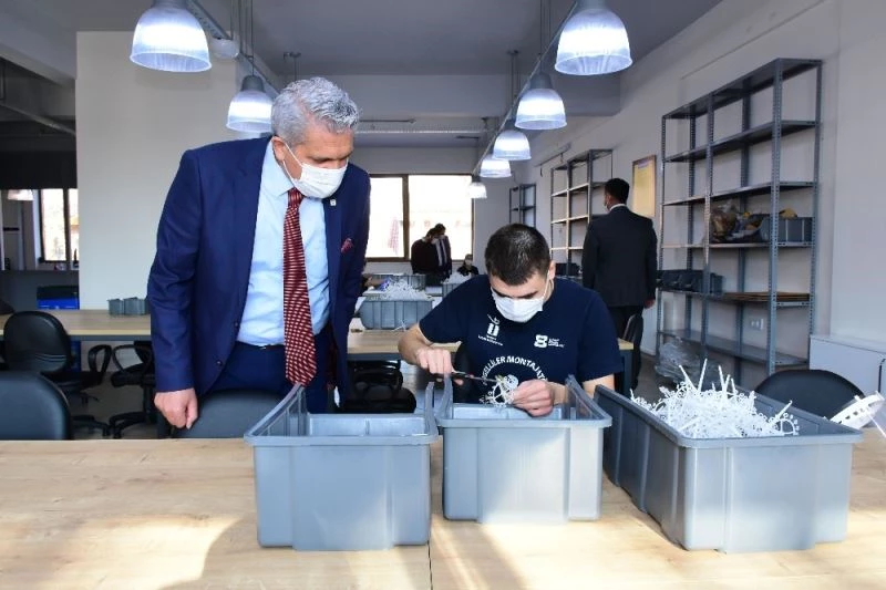 Başkan Küpeli, Engelliler Montaj Atölyesi’ni ziyaret etti
