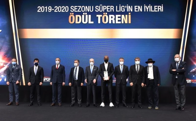 Süper Lig’in en iyileri ödüllerini aldı
