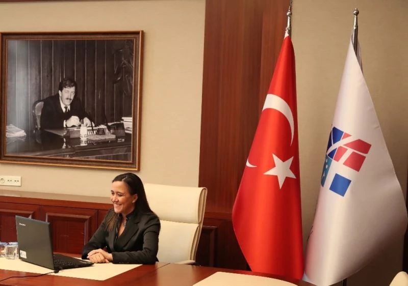 HKÜ’de dijital çağ ve ebeveynlerin denge hikayeleri anlatıldı
