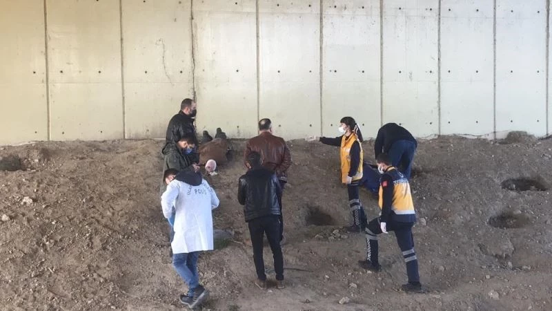 Bursa’da viyadüğün ortasındaki boşluktan aşağıya düşen adam hayatını kaybetti
