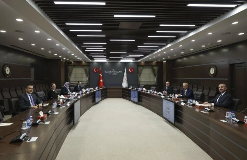 Bakan Elvan: “Değerli Bakanlarımızla ekonominin genel görünümünü ve önümüzdeki dönemin reform gündemini değerlendirdiğimiz bir toplantı gerçekleştirdik.”
