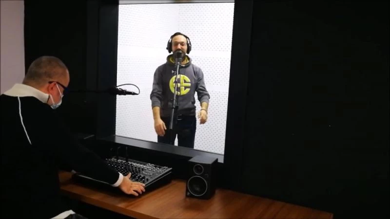 Eğitimciler proje kapsamında mikrofon başına geçti
