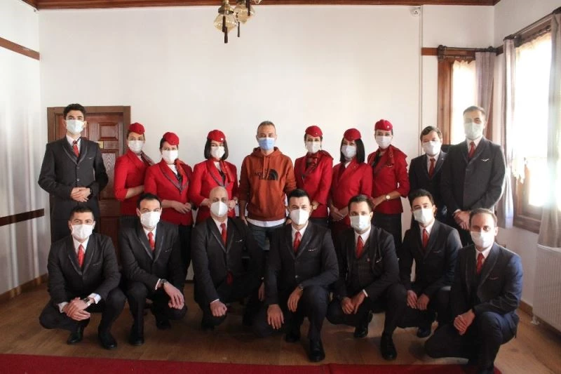 Uçak kazalarında hayatını kaybeden pilotlar için aşevinde yemek dağıtıldı
