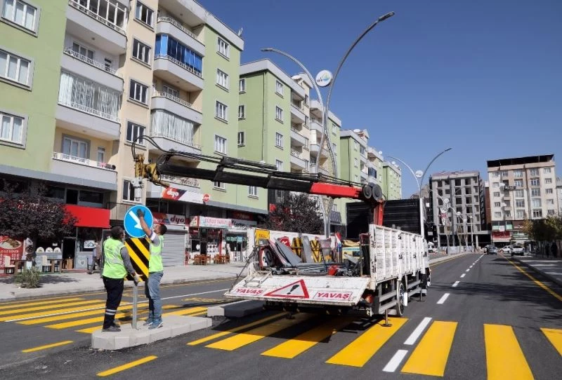 Van Büyükşehir Belediyesi 868 kilometre yol çizgisi çekti
