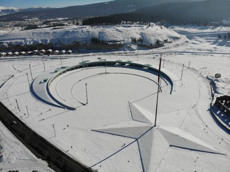 Cumhurbaşkanı Erdoğan’ın talimatıyla yaptırılan Sarıkamış Ay Yıldız Tören Alanı havadan görüntülendi
