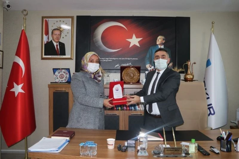 Özel Güzide Bakım Merkezinden Erzurum İŞKUR İl Müdürlüğüne teşekkür plaketi
