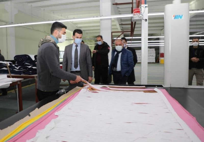 Yenişehir Kaymakamı Beşikci OSB’de incelemelerde bulundu
