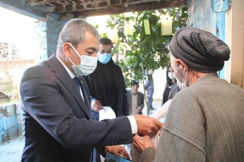 Koçarlı’da yaşlı çınarların yeni yıl yemekleri başkan Kaplan’dan
