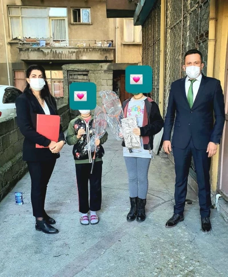 Sosyal Hizmetlerden dezavantajlı çocuklara hediye yağdı
