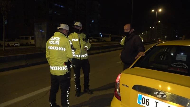 Ticari taksilerde ön koltuğa müşteri alan sürücüler uyarıldı
