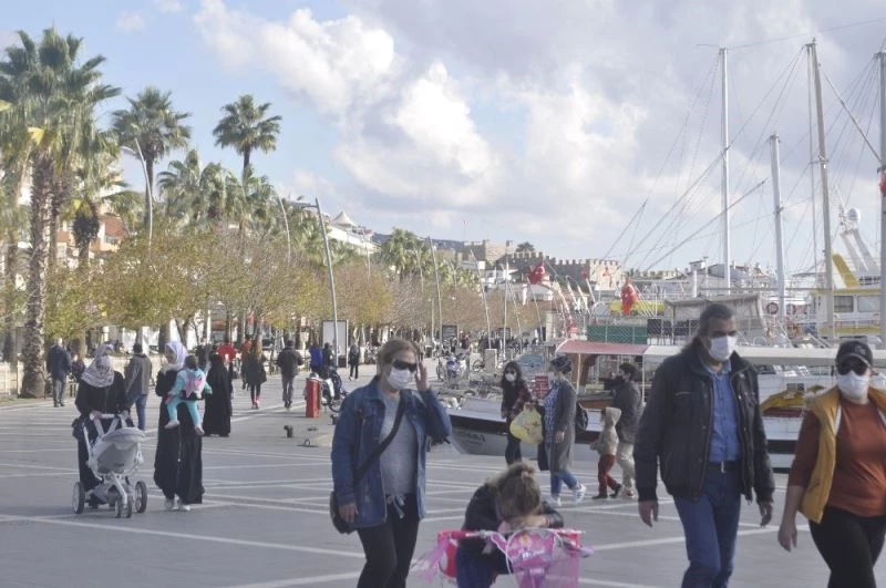 2020’nin son gününde Marmarisliler güzel havanın keyfini sürdü
