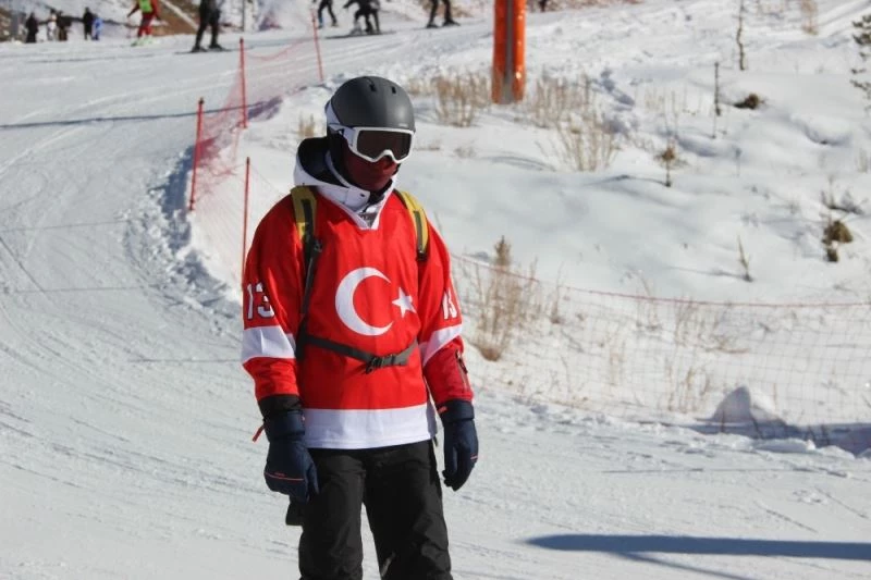 Erzurum’da kayak severler eğlenceye doyamadı
