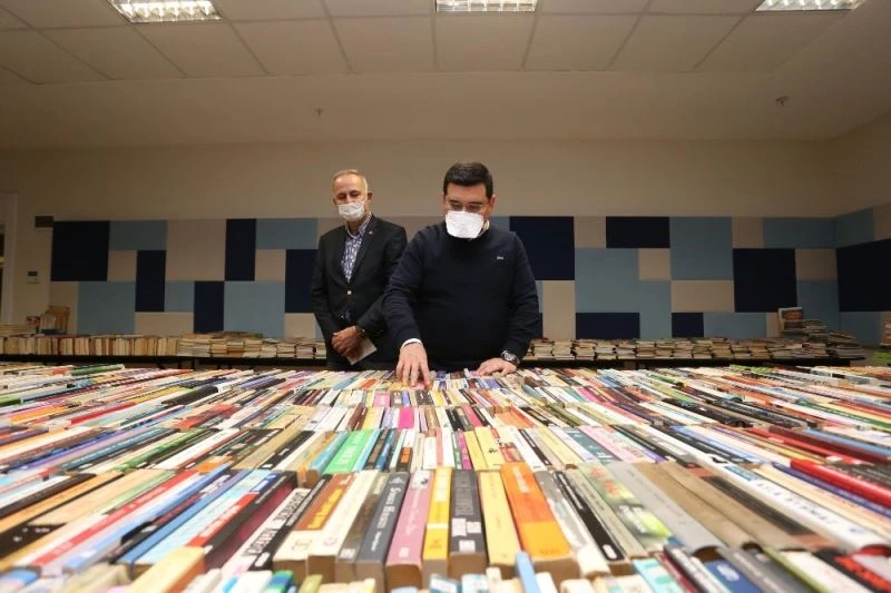 Kepez’in Cemil Meriç Kitaplığı’na kitap yağıyor
