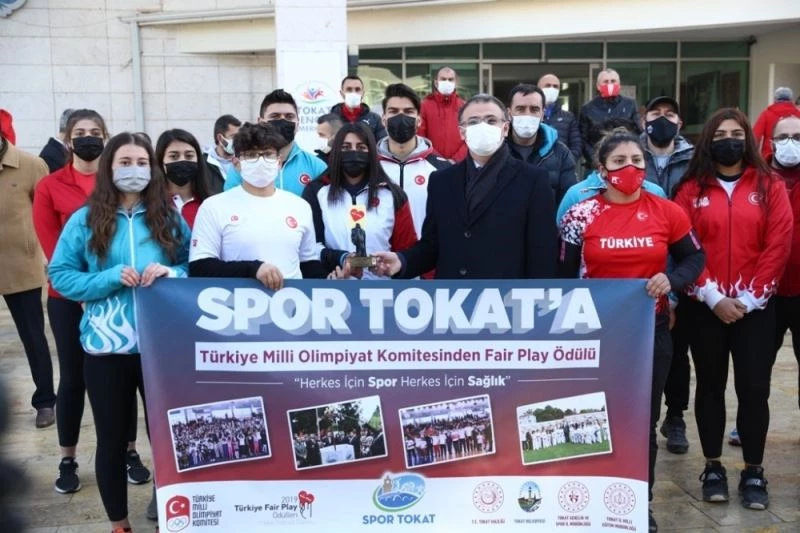 Vali Balcı’ya Türkiye fair play şeref diploması ödülü
