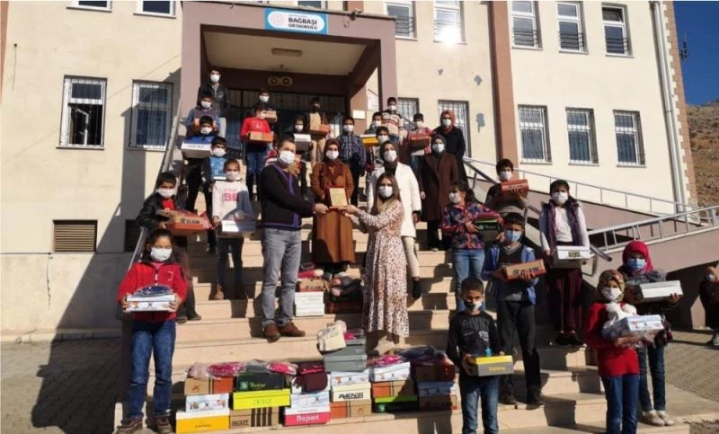 Futbolcudan köy okulu öğrencilerine destek
