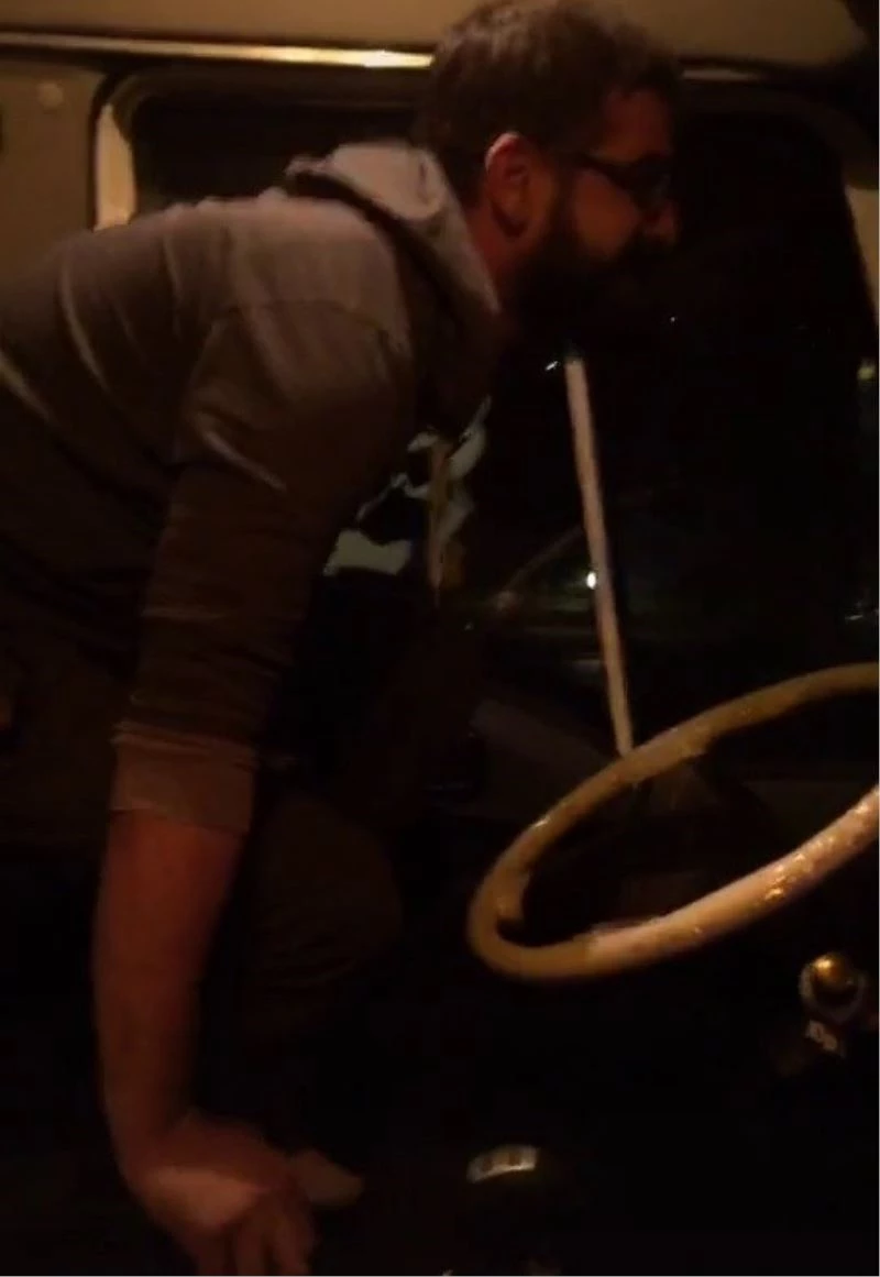 Seyir halindeyken direksiyonu bırakıp dans eden tır sürücüsü yakalandı
