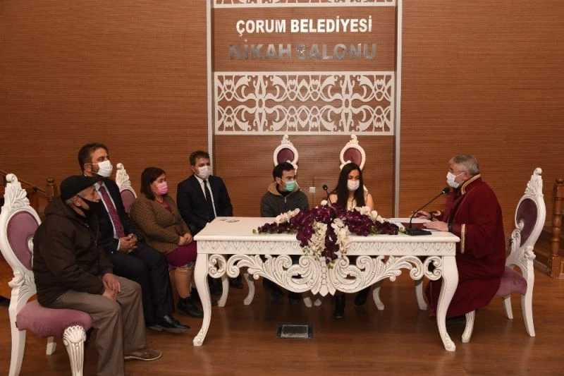 Yenilen nikah sarayında ilk nikahı başkan Aşgın kıydı
