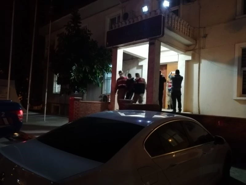 10 evden hırsızlık yapan 2 kişi tutukladı
